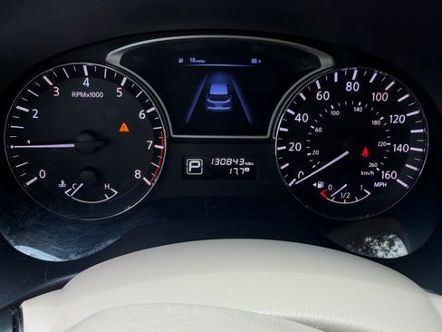 Used 2014 Nissan Pathfinder Platinum FWD image 8