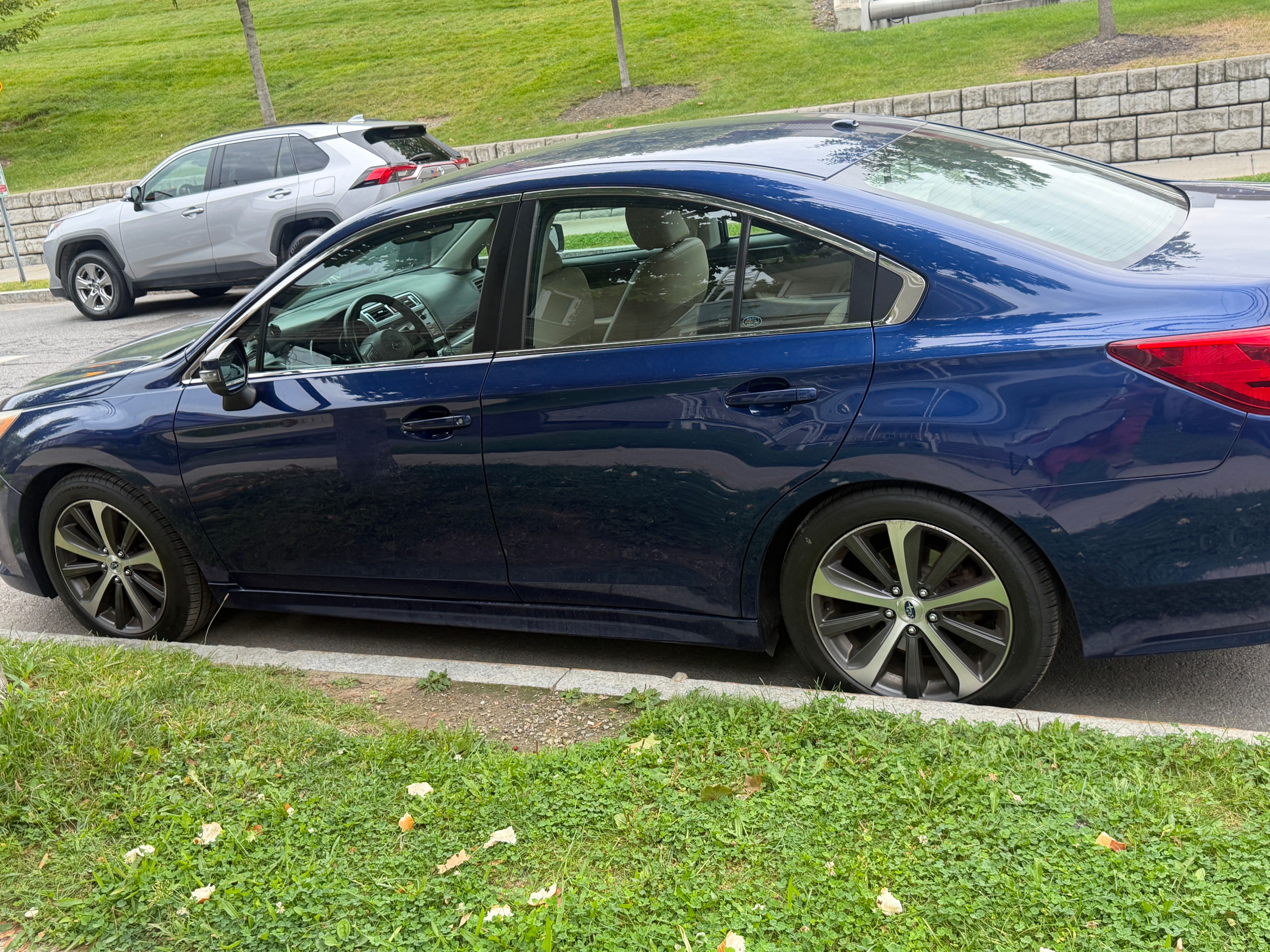 Used 2015 Subaru Legacy 2.5i Limited AWD/4WD image 2