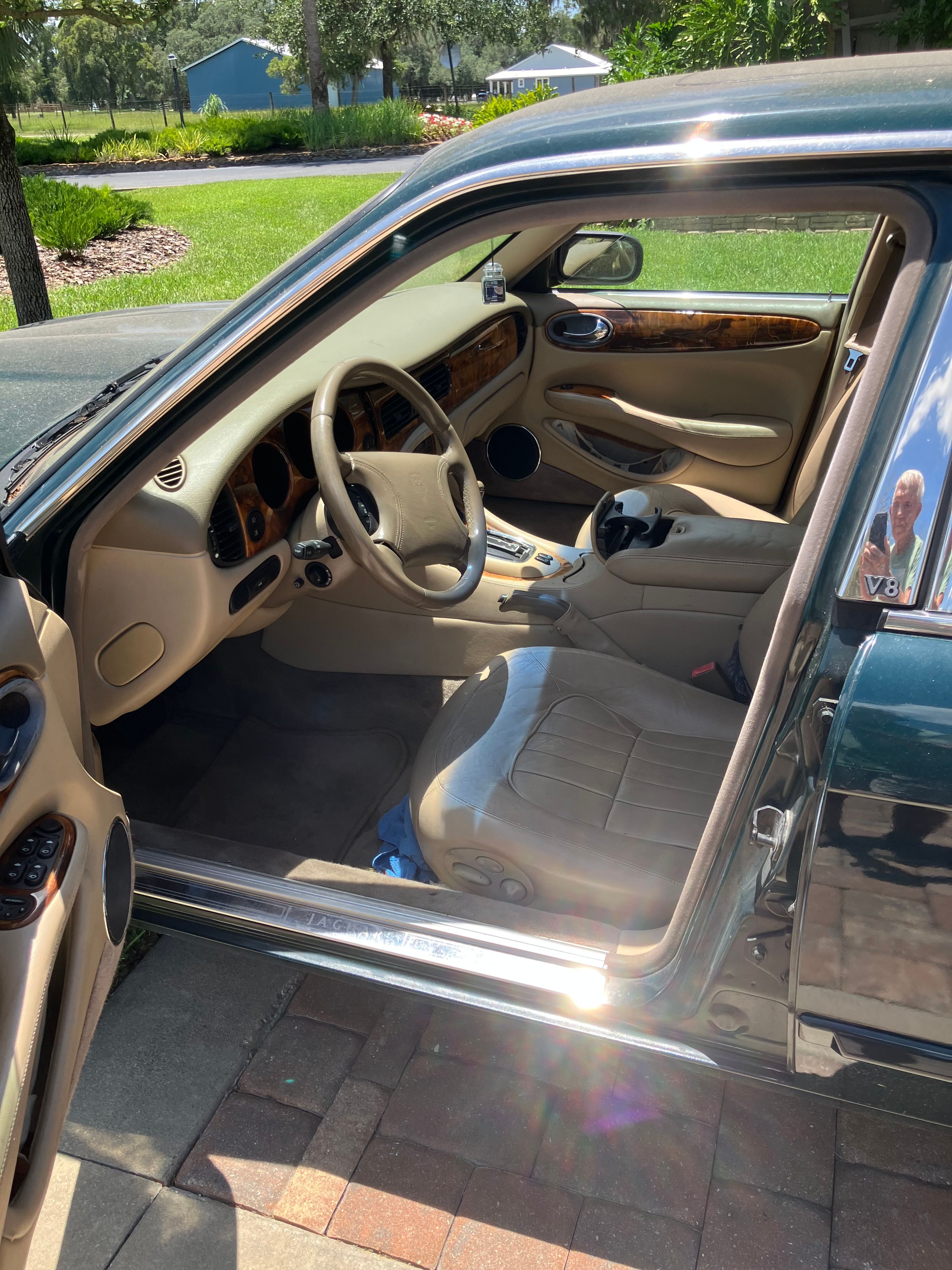 Used 1998 Jaguar XJ8 RWD image 3