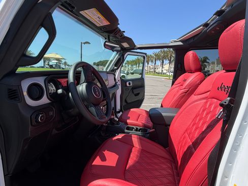 Used 2026 Jeep Wrangler Unlimited Sport AWD/4WD image 8