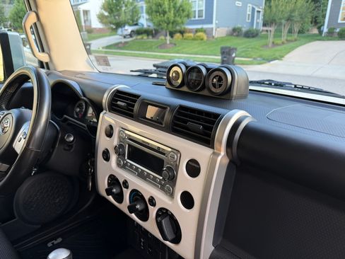 Used 2012 Toyota FJ Cruiser 4WD w/ Upgrade Pkg image 18
