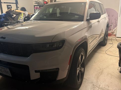 Used 2024 Jeep Grand Cherokee L Limited w/ Luxury Tech Group II RWD image 9