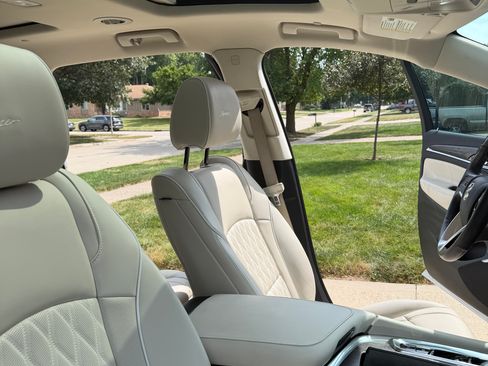 Used 2023 Buick Enclave Avenir FWD image 13