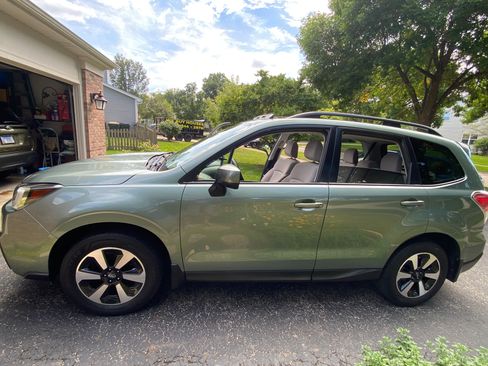Used 2017 Subaru Forester 2.5i Premium w/ Protection Package #1 AWD/4WD image 4