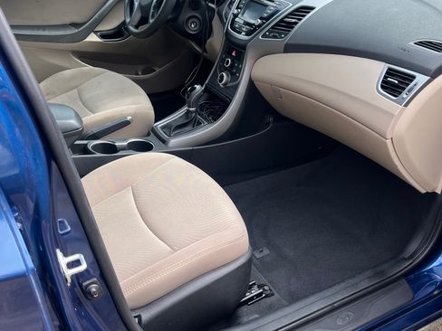 Used 2016 Hyundai Elantra SE w/ Option Group 02 FWD image 5