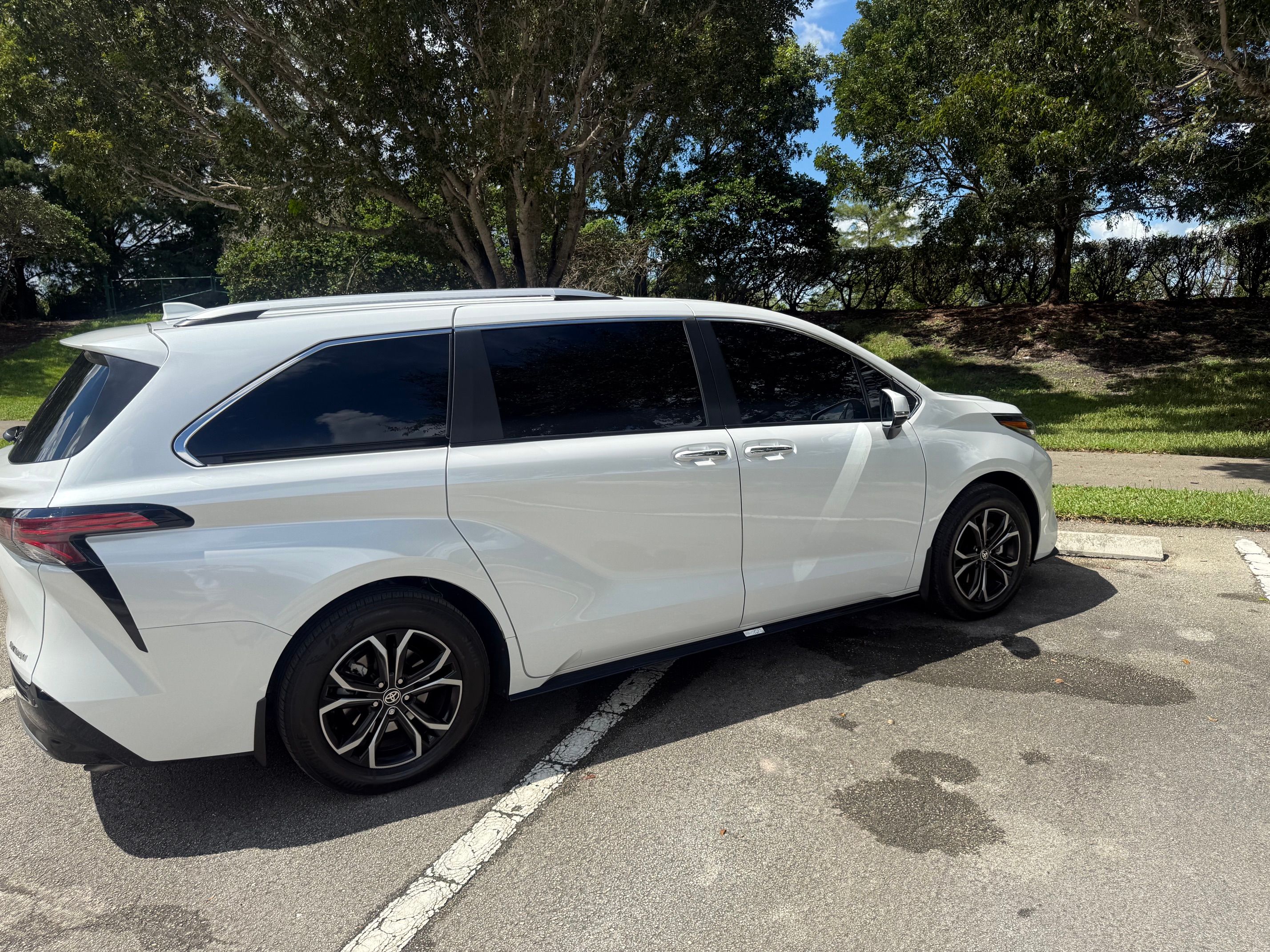 Used 2026 Toyota Sienna Platinum AWD/4WD image 26