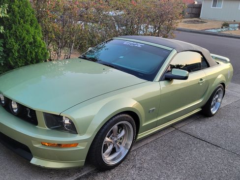 Used 2005 Ford Mustang GT Premium image 11