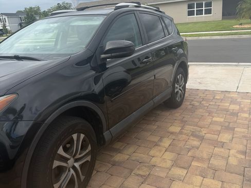Used 2016 Toyota RAV4 LE image 2