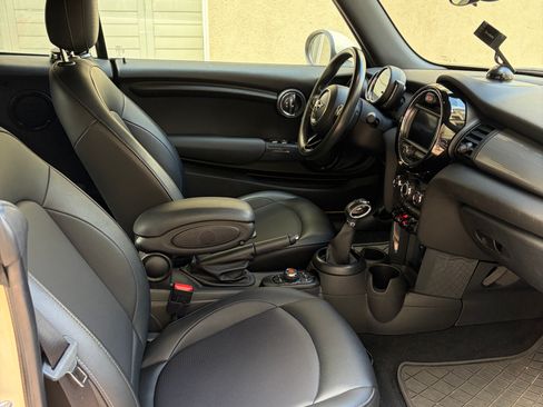 Used 2019 MINI Cooper Convertible w/ Signature Upholstery Package FWD image 12