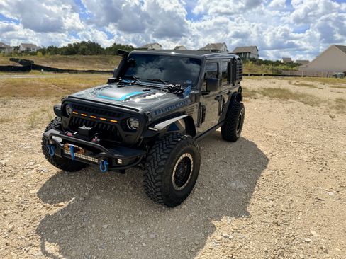 Used 2022 Jeep Wrangler Unlimited Rubicon 4xe w/ Cold Weather Group image 10