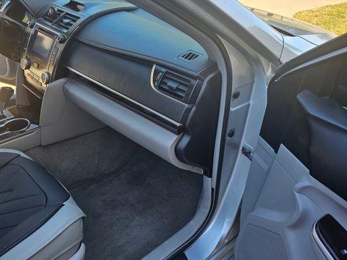 Used 2012 Toyota Camry XLE image 19