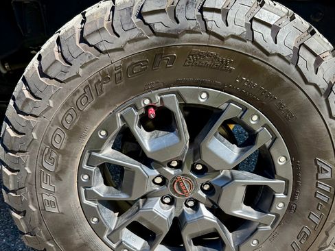 Used 2023 Nissan Frontier PRO-4X w/ Pro-4X Premium Package image 11