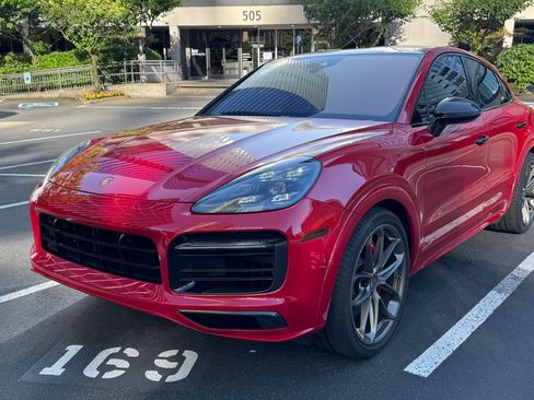 Used 2022 Porsche Cayenne GTS AWD/4WD image 2