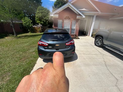 Used 2017 Chevrolet Cruze Premier image 4