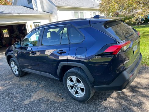 Used 2021 Toyota RAV4 XLE w/ Convenience Package AWD/4WD image 5