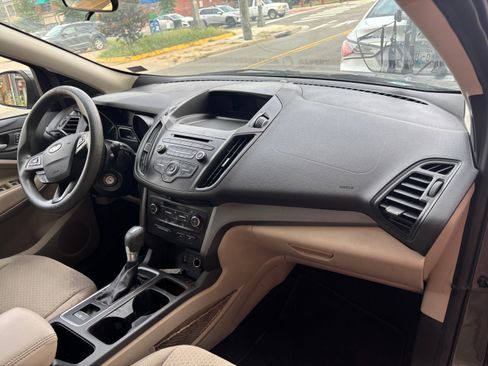 Used 2017 Ford Escape SE FWD image 10