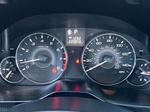 Used 2011 Subaru Outback 2.5i Limited w/ PWR Moonroof Pkg image 15