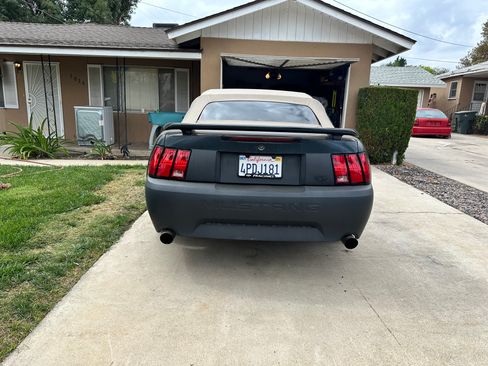 Used 1999 Ford Mustang Convertible RWD image 4