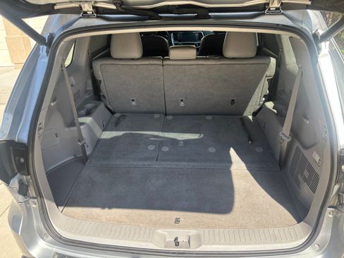 Used 2019 Toyota Highlander XLE AWD/4WD image 10
