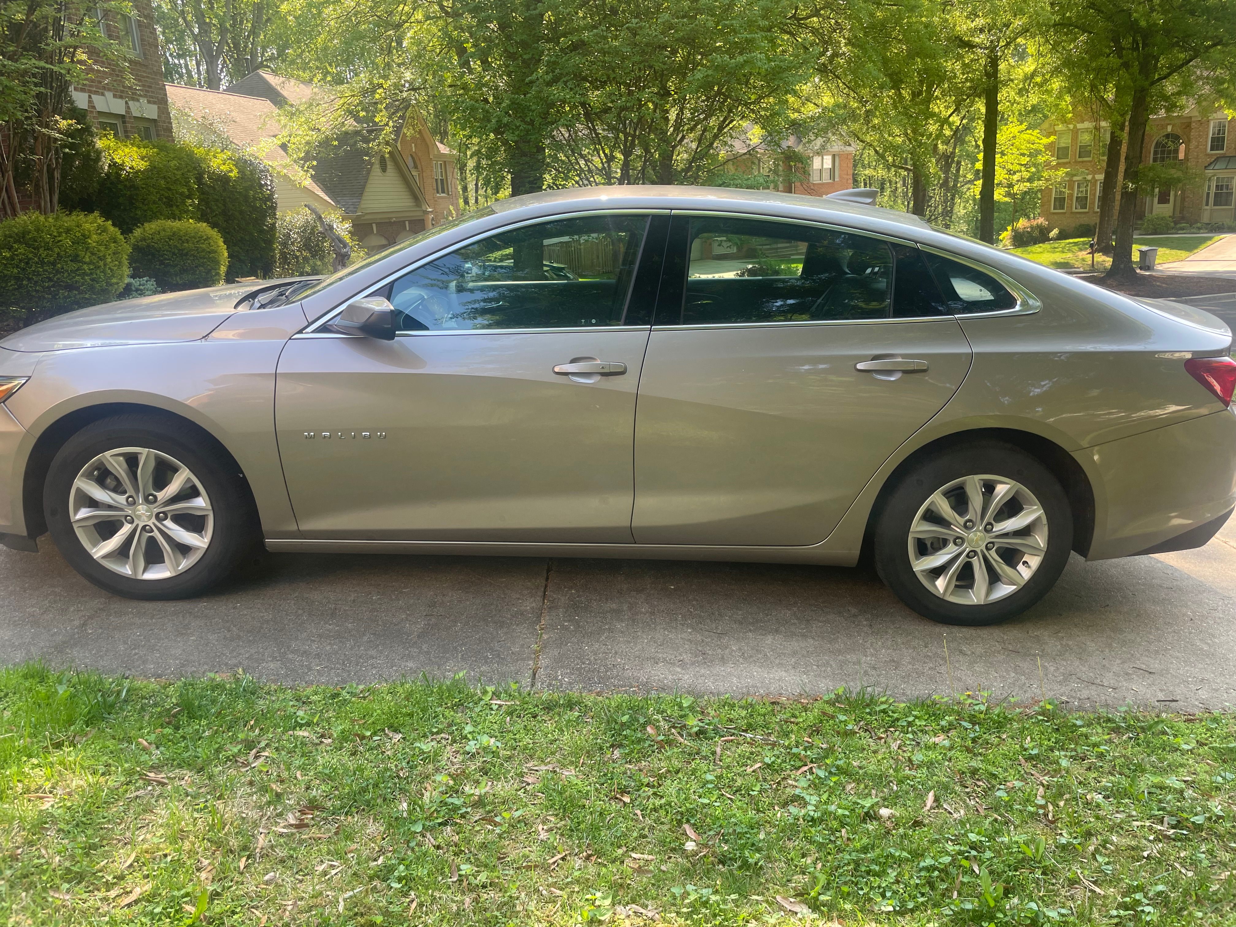Used 2023 Chevrolet Malibu LT FWD image 2