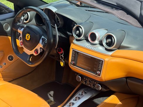 Used 2015 Ferrari California T image 4