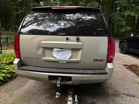 Used 2008 GMC Yukon XL 2500 SLT w/ SLT Preferred Equipment Group AWD/4WD image 5