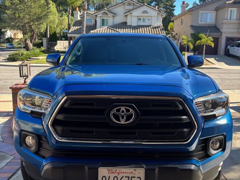 Used 2017 Toyota Tacoma SR5 image 4