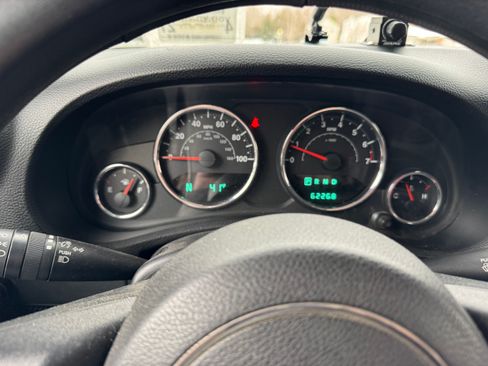 Used 2012 Jeep Wrangler Unlimited Sport image 10