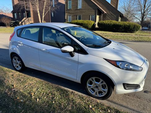 Used 2016 Ford Fiesta SE image 1