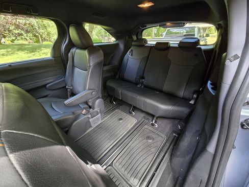 Used 2022 Toyota Sienna XSE w/ XSE Plus Package AWD/4WD image 12