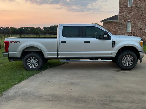 Used 2017 Ford F250 XL w/ STX Appearance Package image 6