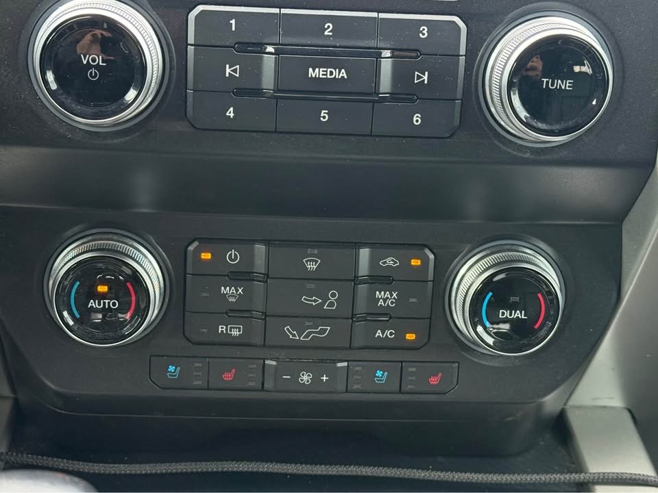 Used 2020 Ford F150 Lariat w/ Equipment Group 502A Luxury AWD/4WD image 18