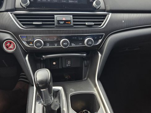 Used 2018 Honda Accord Touring image 17