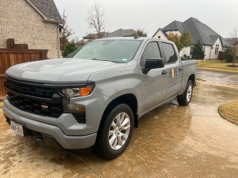 Used 2024 Chevrolet Silverado 1500 Custom image 2