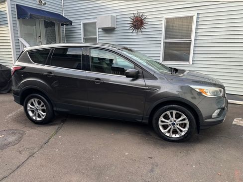 Used 2017 Ford Escape SE AWD/4WD image 1