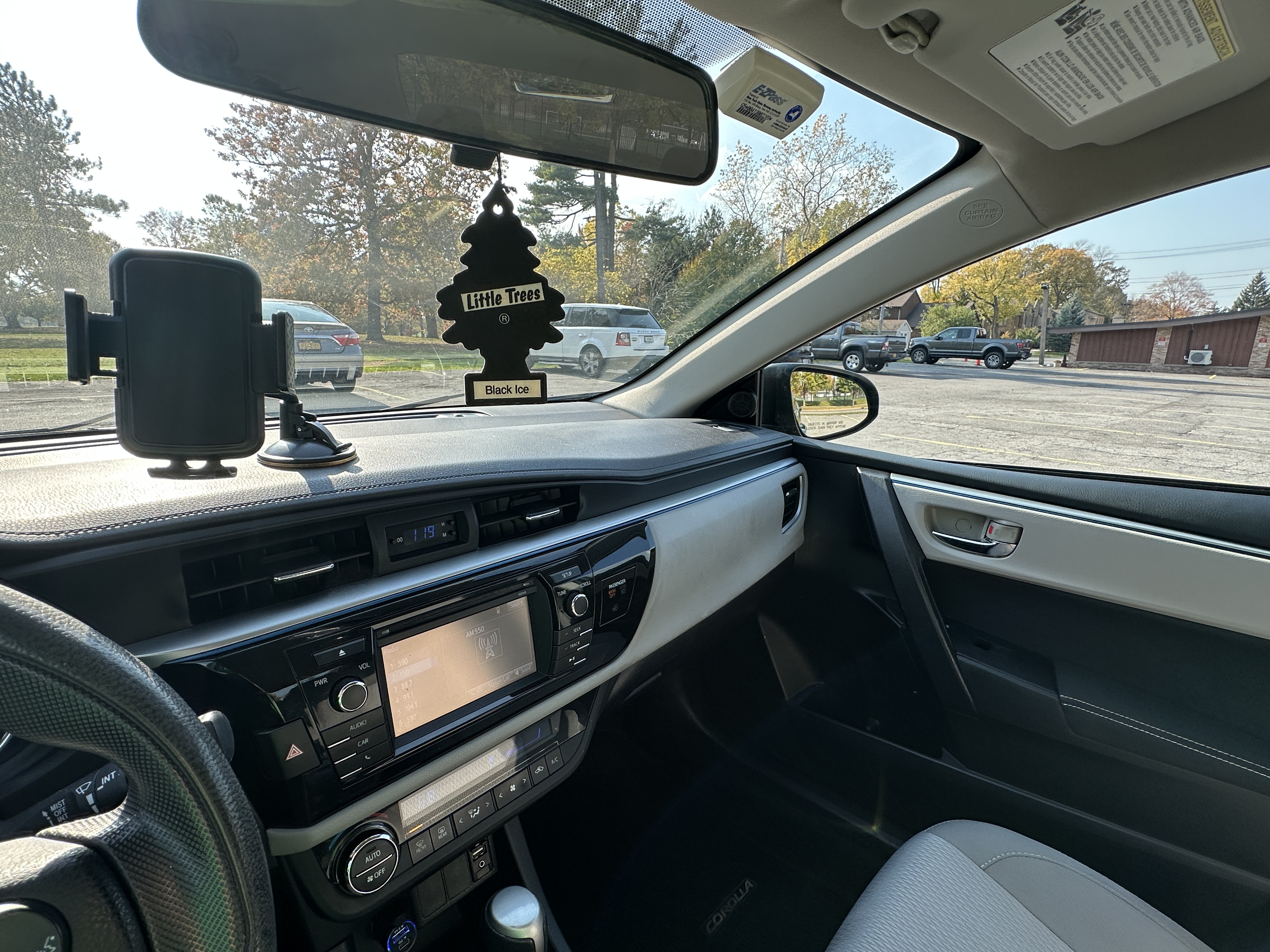 Used 2014 Toyota Corolla LE FWD image 21