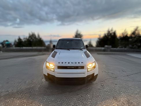 Used 2022 Land Rover Defender 90 image 6