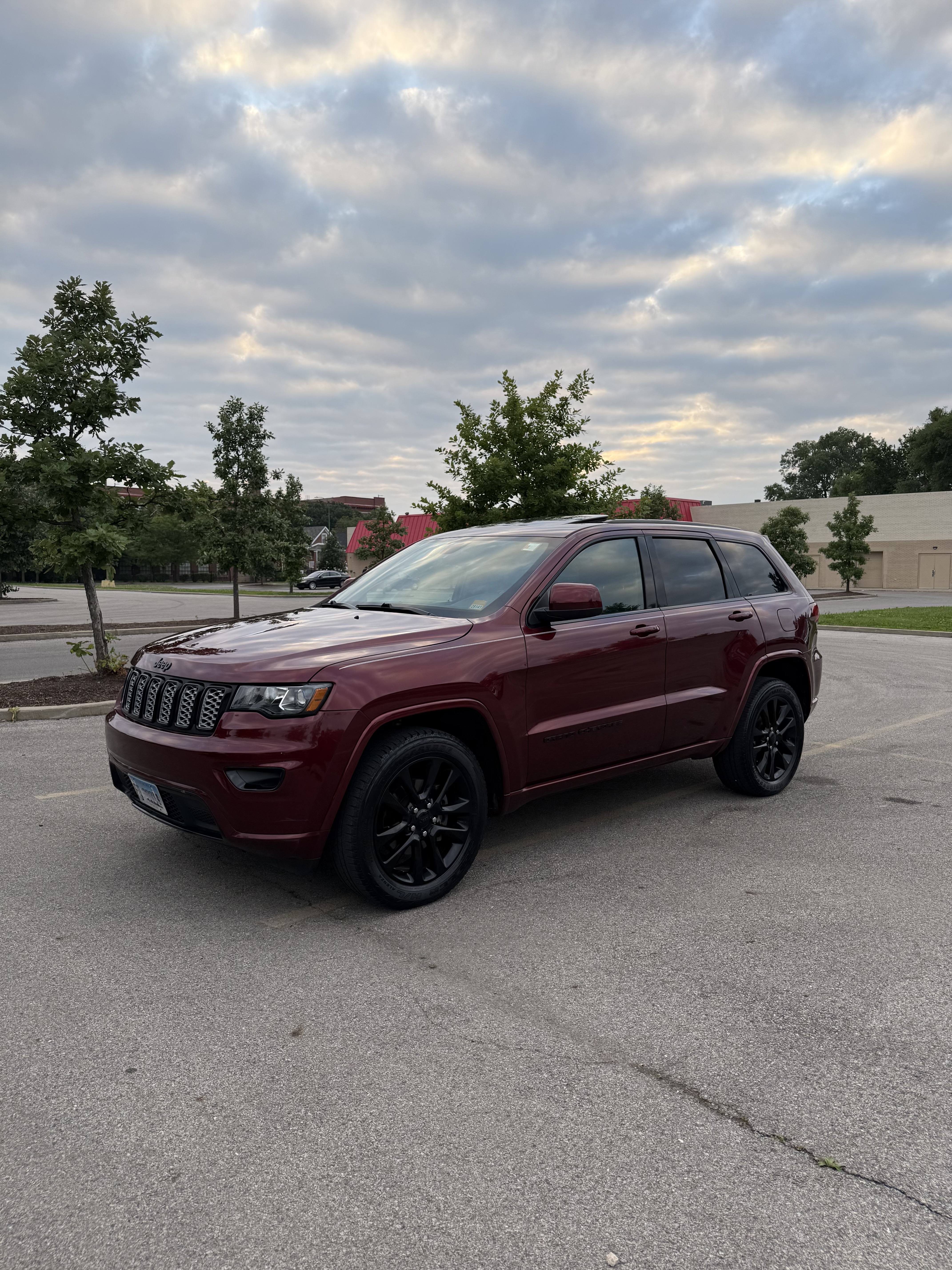 Used 2018 Jeep Grand Cherokee Altitude AWD/4WD image 1