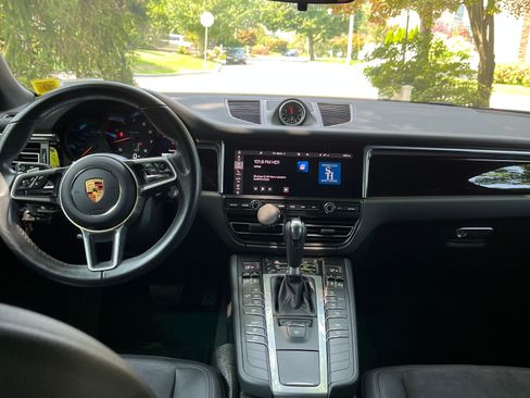 Used 2021 Porsche Macan AWD/4WD image 6