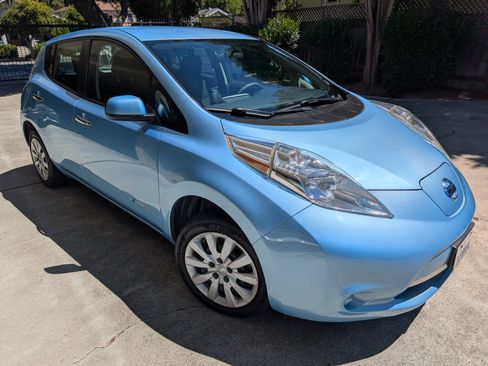 Used 2015 Nissan Leaf S w/ Charge Package FWD image 1