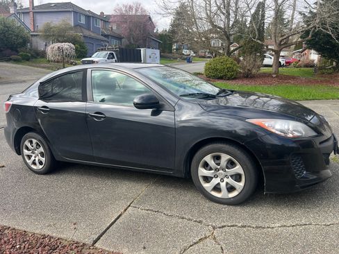 Used 2013 MAZDA MAZDA3 i SV w/ Convenience Pkg image 2