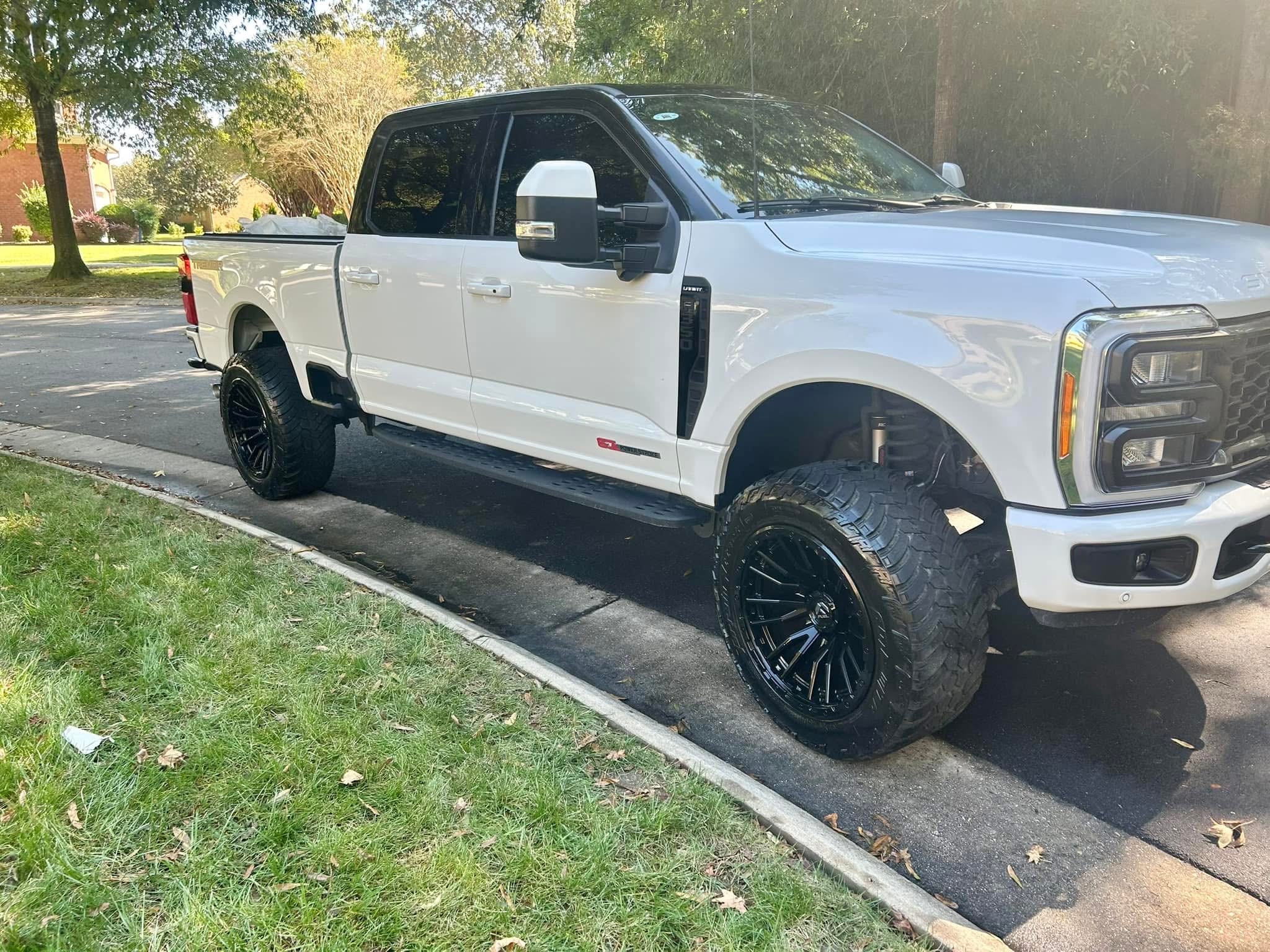 Used 2023 Ford F350 Lariat w/ Lariat Ultimate Package AWD/4WD image 4