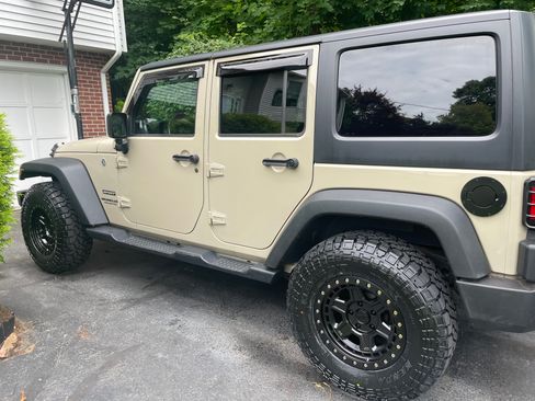 Used 2017 Jeep Wrangler Unlimited Sport w/ Quick Order Package 24S AWD/4WD image 8