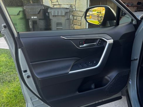 Used 2023 Toyota RAV4 XLE Premium image 5