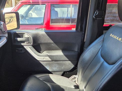Used 2015 Jeep Wrangler Sahara w/ Dual Top Group image 11
