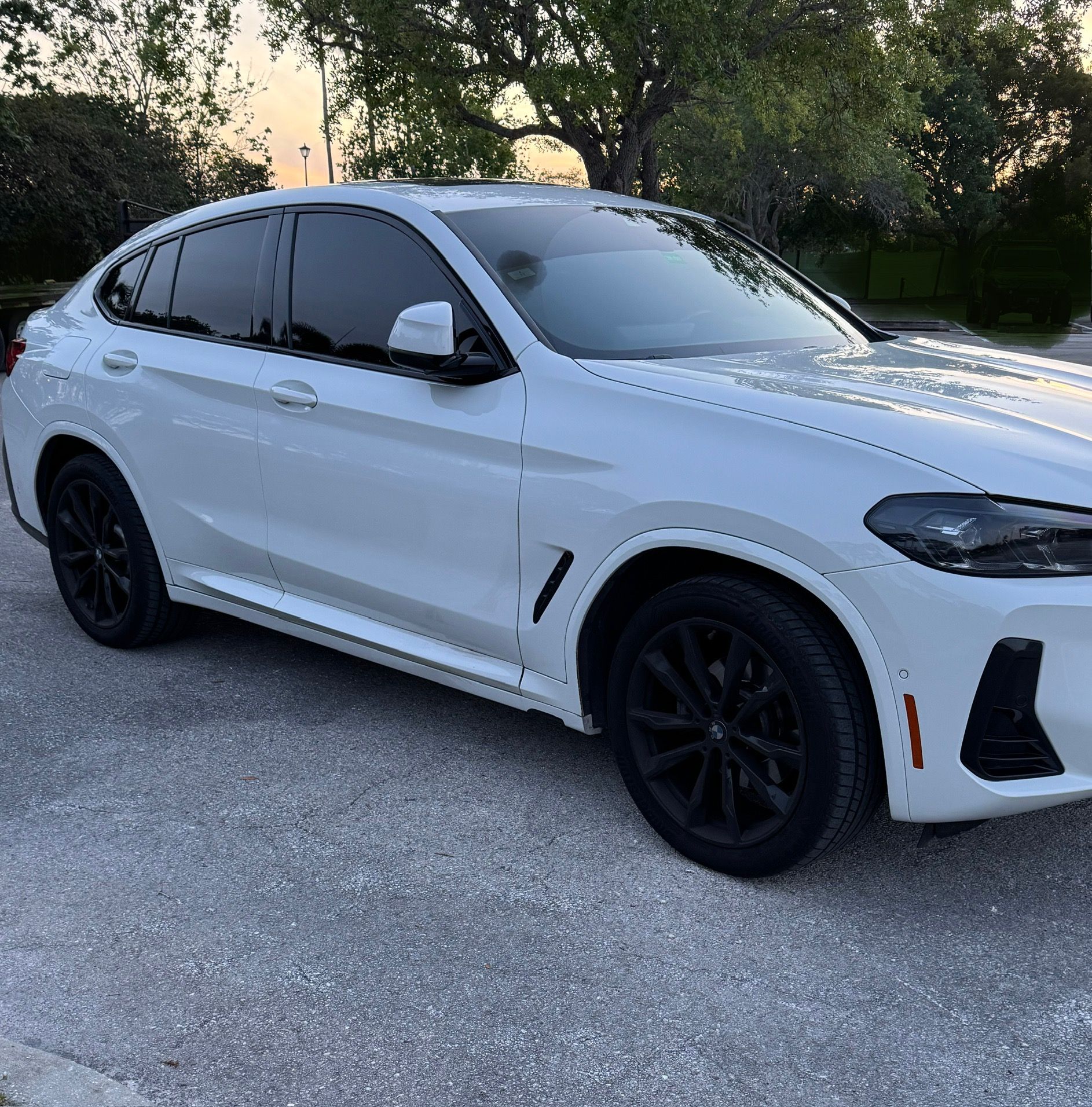 Used 2023 BMW X4 xDrive30i w/ M Sport Package AWD/4WD image 1