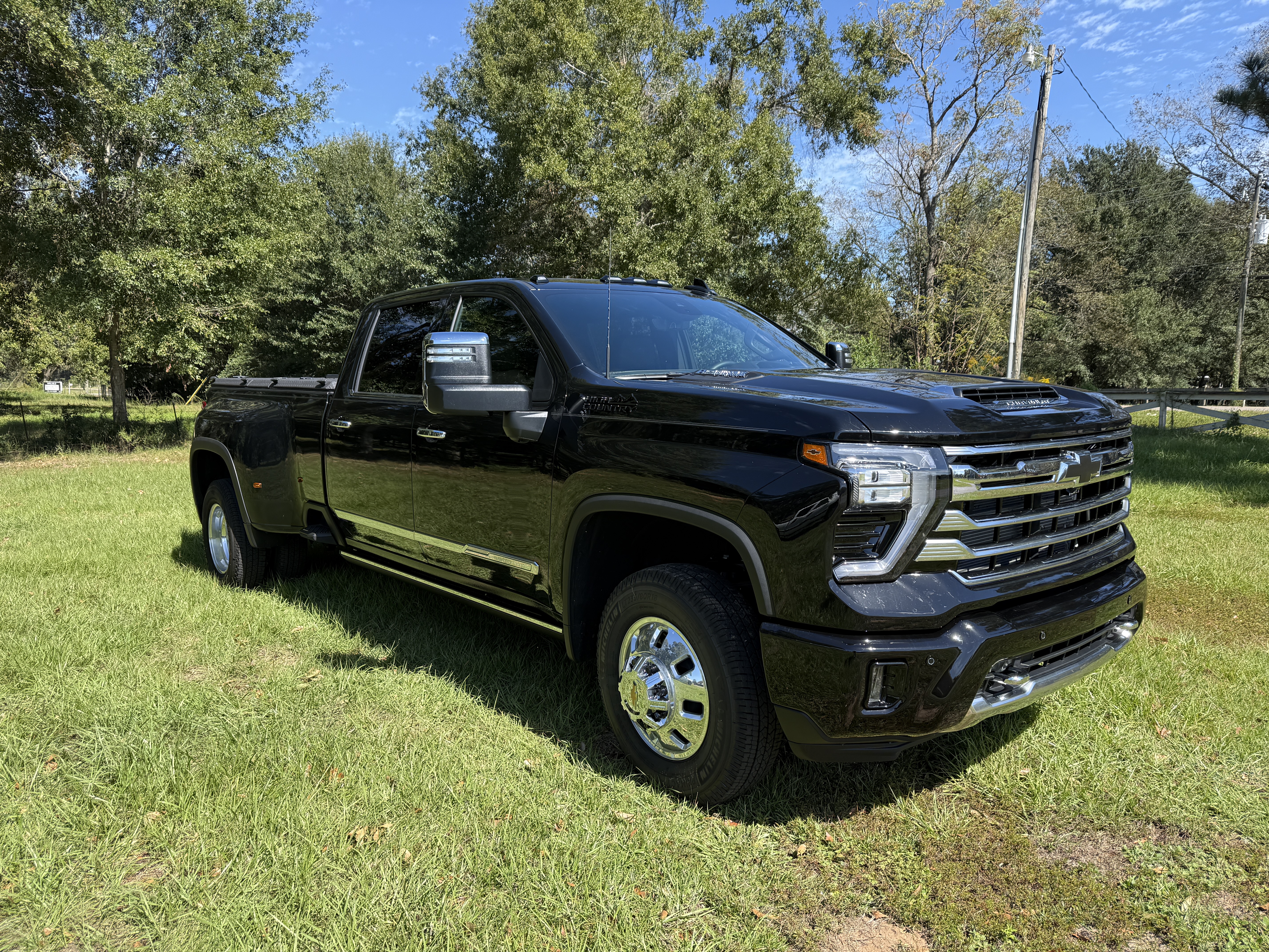 Used 2026 Chevrolet Silverado 3500 High Country w/ High Country Premium Package AWD/4WD image 1