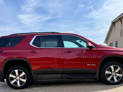 Used 2022 Chevrolet Traverse LT w/ LT Premium Package image 6