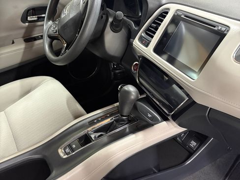 Used 2017 Honda HR-V EX image 10
