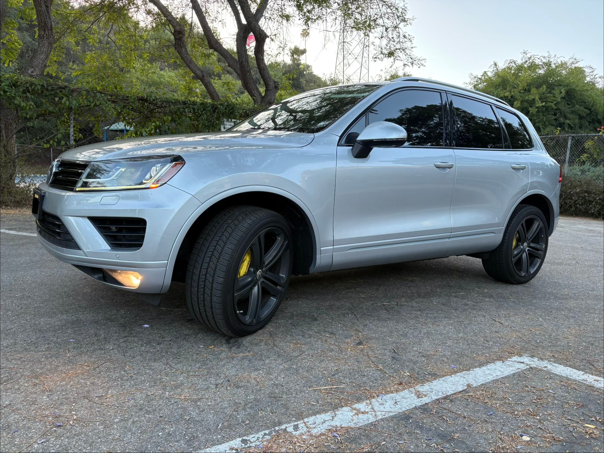 Used 2016 Volkswagen Touareg Executive AWD/4WD image 1